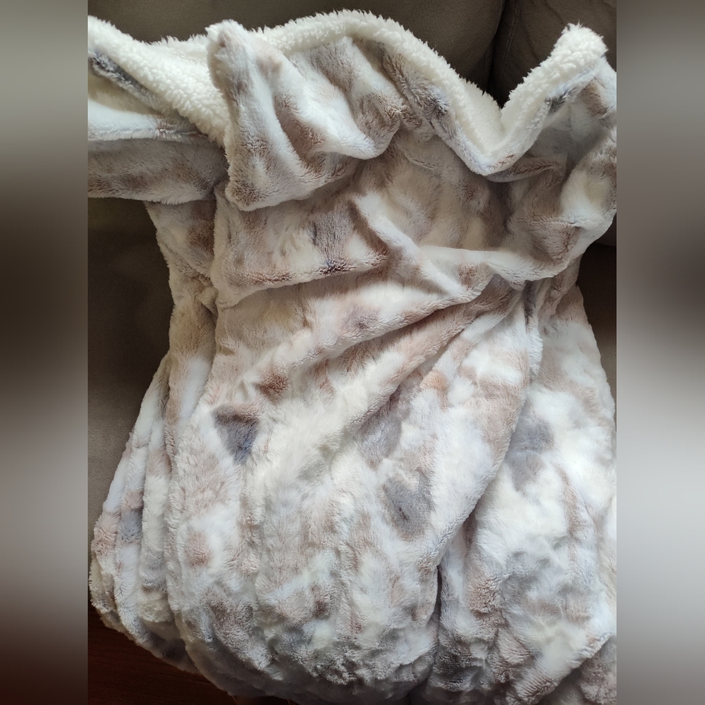 Unicorn Cozy Robe Adult - Picture 2 of 3